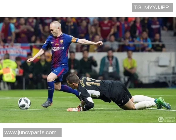 足球巨星跨界挑战女性时尚 打破传统界限引领潮流风向